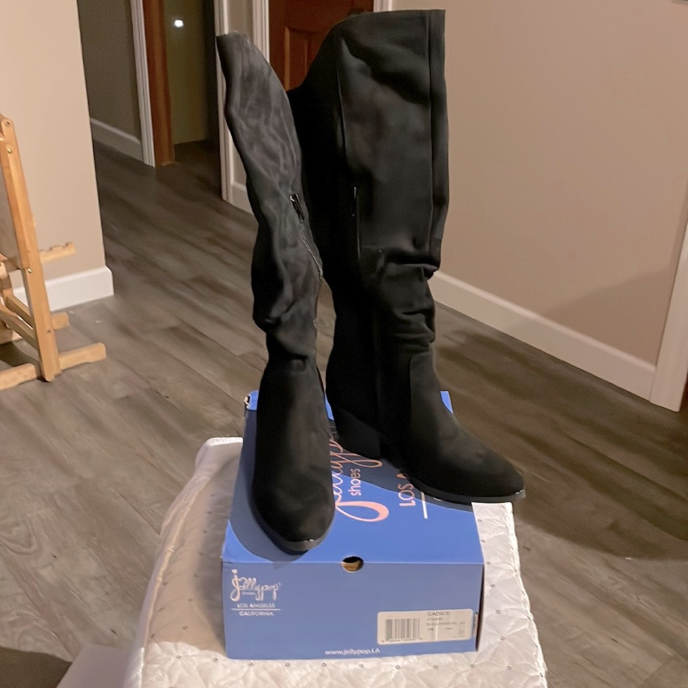 Brand new still in box jelly pop boots size 6